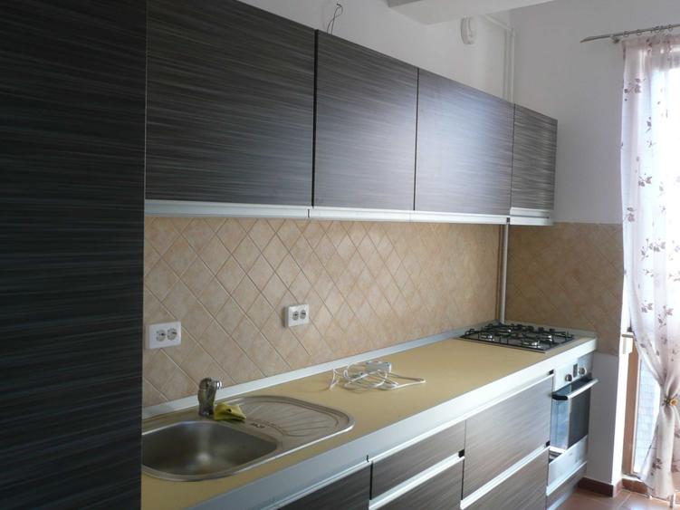 Apartament cu 2 camere decomandat în Complex Studențesc