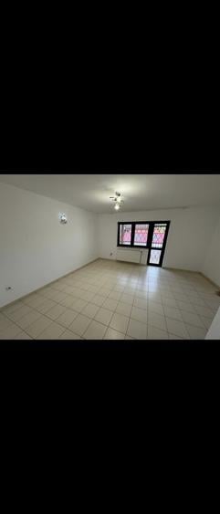 Casă cu 8 camere cu Teren 500 Mp în Central