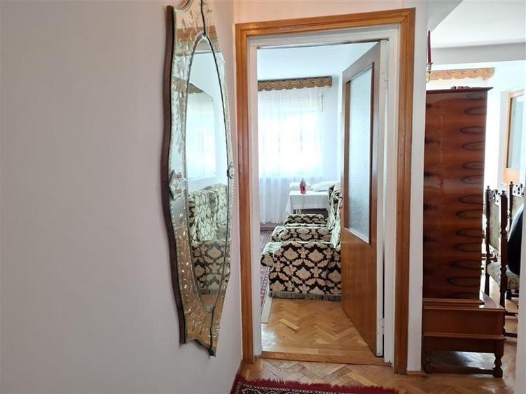 Apartament cu 4 camere decomandat, mobilat în Ultracentral