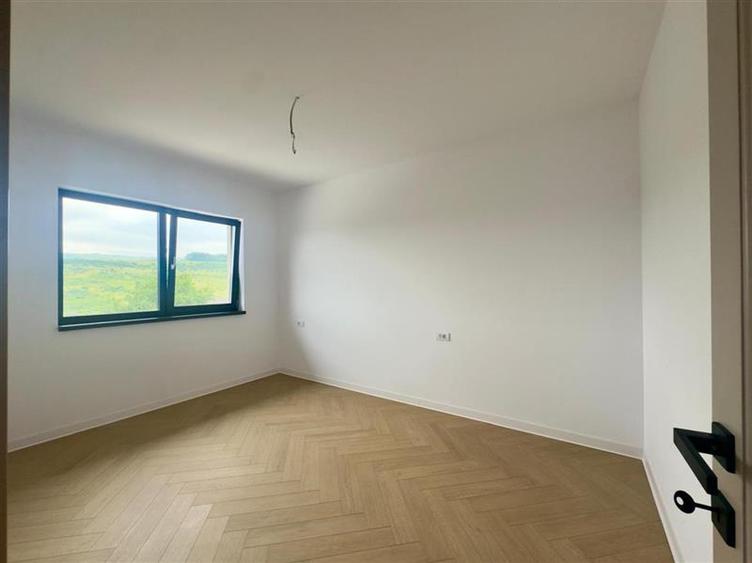 Casă cu 4 camere cu Teren 430 Mp în Bucium