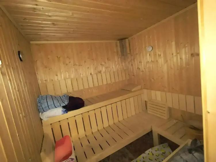 Casă individuală cu 7 camere cu Canalizare în Breaza de Sus