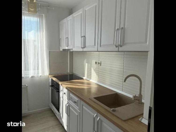 Apartament cu 3 camere semidecomandat, mobilat în Tei