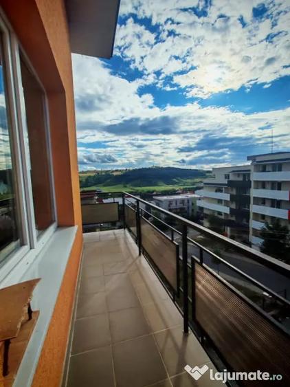 Apartament cu 4 camere decomandat în Baciu