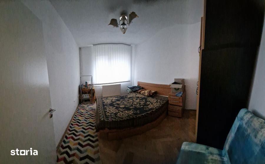 Apartament cu 3 camere semidecomandat, mobilat în Bucureștii Noi