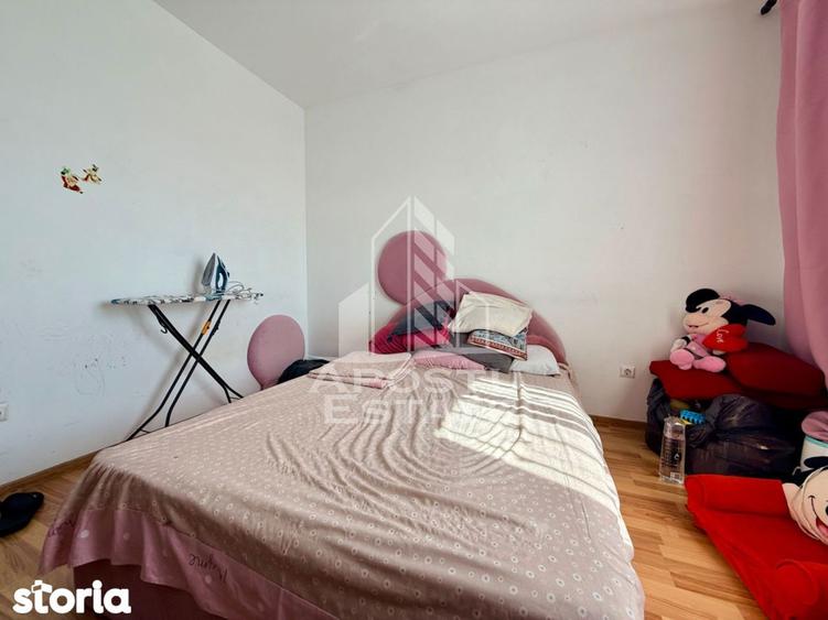 Apartament cu 3 camere, mobilat în Girocului