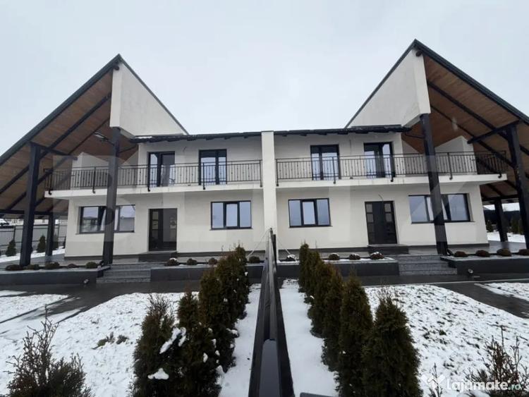 Casă cu 4 camere cu Teren 400 Mp în Central