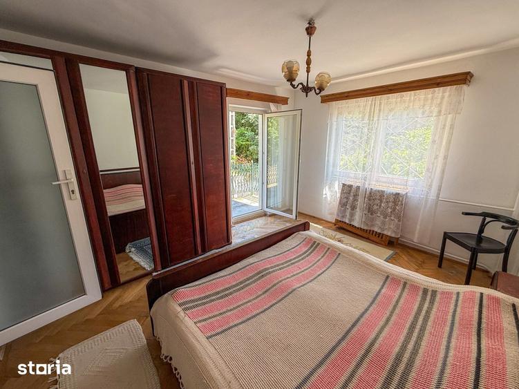 Casă cu 8 camere cu Teren 1289 Mp în Central