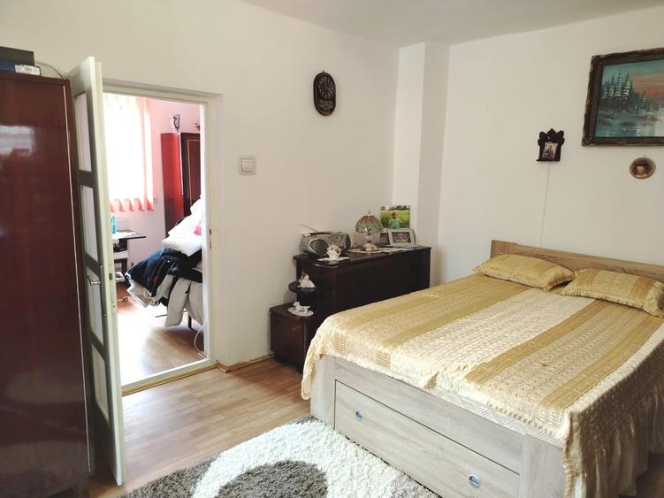 Duplex cu 4 camere cu Canalizare în Central