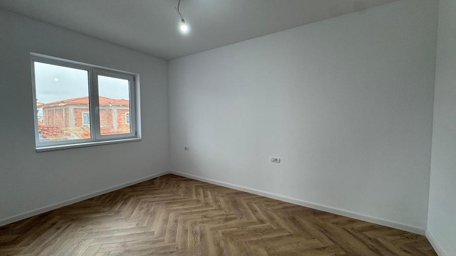 Duplex cu 5 camere cu Canalizare în Dumbrăvița