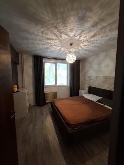 Apartament cu 2 camere semidecomandat în Berceni