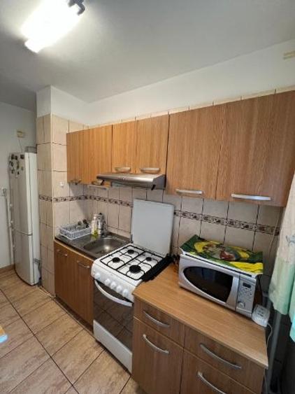 Apartament cu 3 camere decomandat în P-ța Victoriei