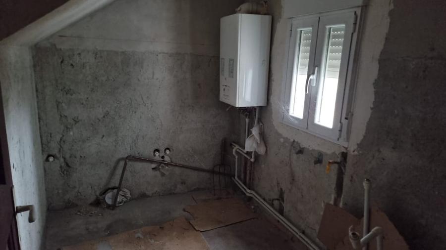 Casă individuală cu 12 camere cu Canalizare în Brestei