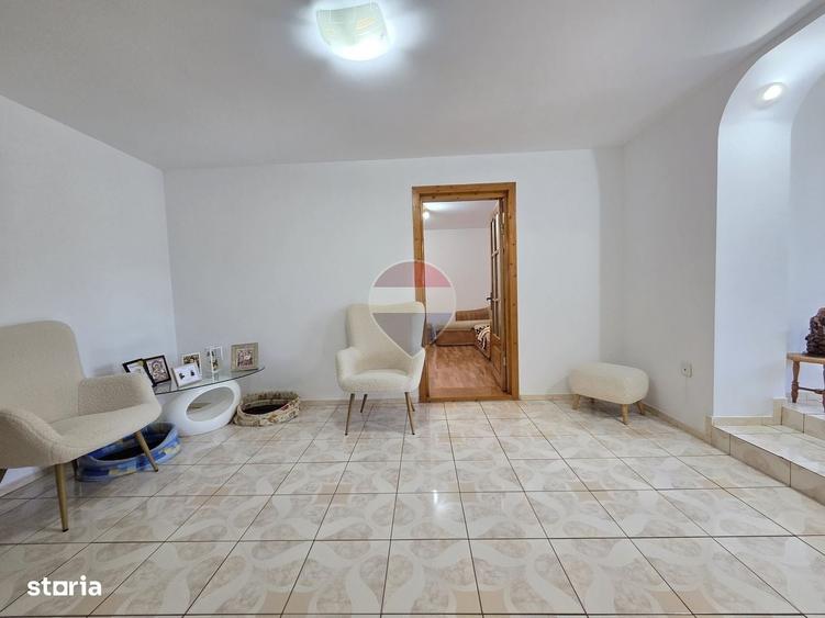 Casă cu 4 camere în Central