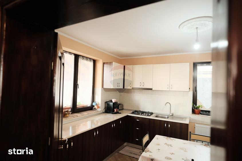 Casă cu 4 camere cu Teren 400 Mp în Central