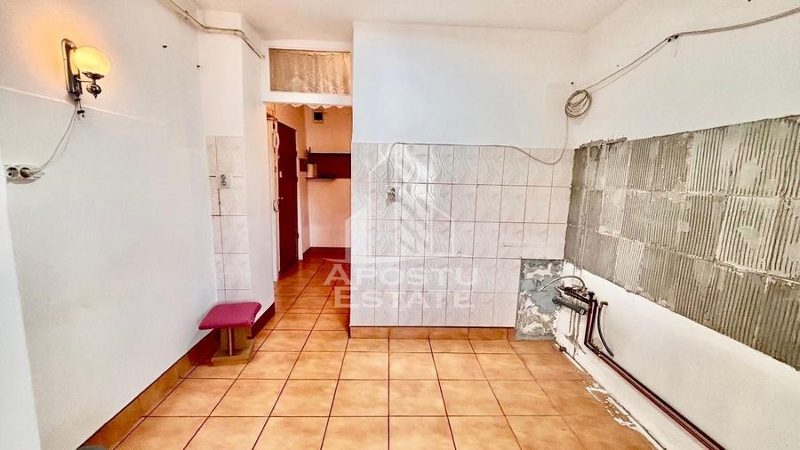 Apartament cu 3 camere decomandat, mobilat în Soarelui