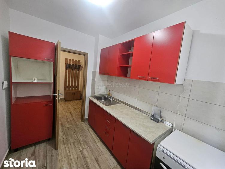 Apartament cu 3 camere decomandat în Tei