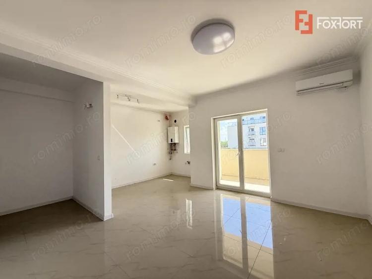 Apartament cu 3 camere semidecomandat în Torontalului