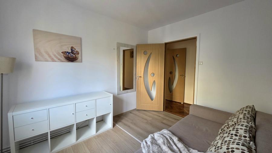 Apartament cu 3 camere semidecomandat, mobilat în Circumvalațiunii