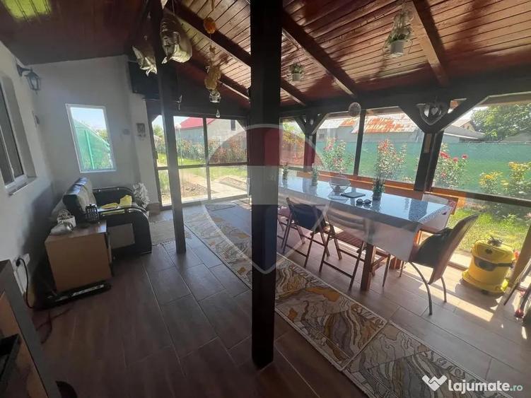 Casă cu 2 camere cu Teren 6943 Mp în Gologanu