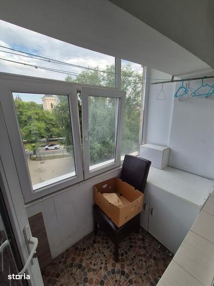 Apartament cu 3 camere semidecomandat în Nicolina