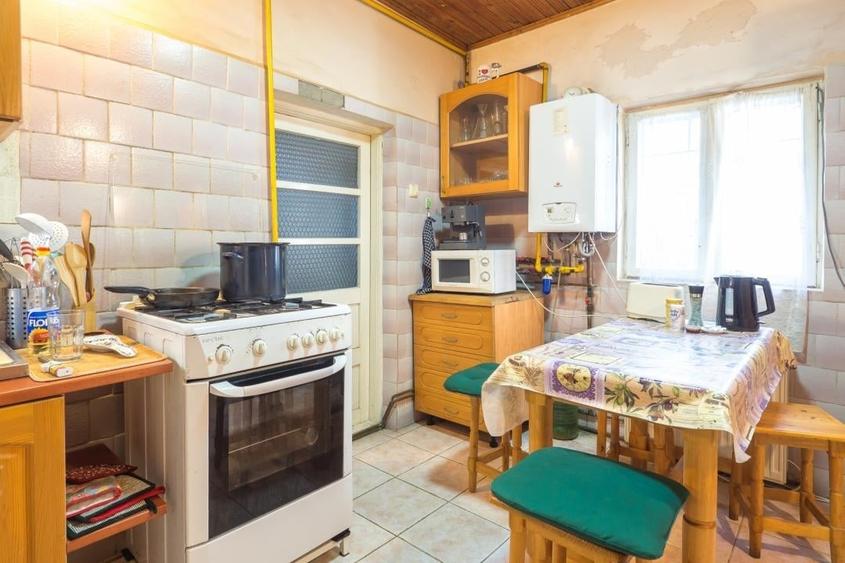 Casă cu 5 camere cu Teren 850 Mp în Pruni