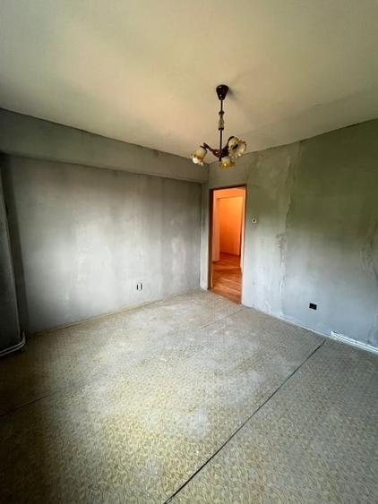 Apartament cu 4 camere decomandat în Central