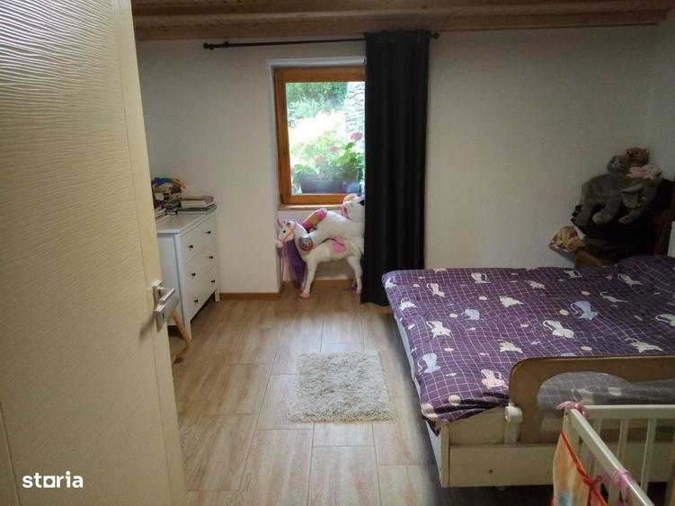 Casă cu 3 camere în Săcărâmb