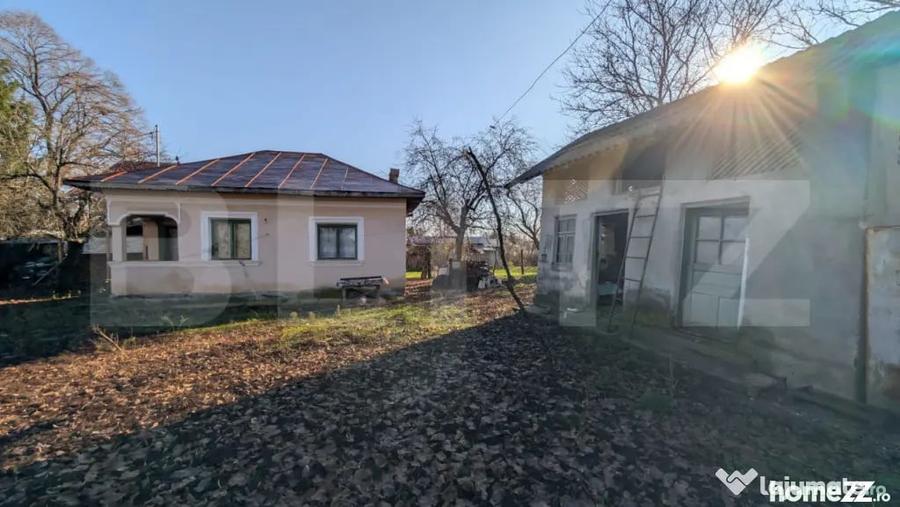 Casă cu 2 camere cu Teren 2000 Mp în Central