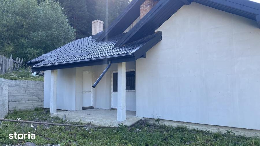 Casă cu 4 camere cu Teren 1200 Mp în Breaza