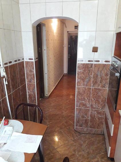 Apartament cu 2 camere semidecomandat în Craiovei