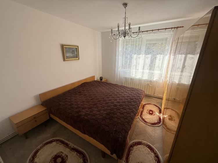 Apartament cu 3 camere semidecomandat în Tomis Nord