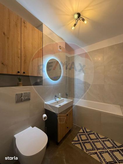 Apartament cu 3 camere decomandat în Tractorul
