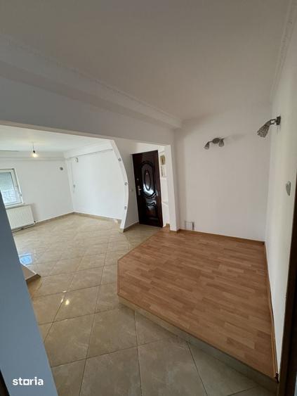 Apartament cu 3 camere decomandat în Micro 16