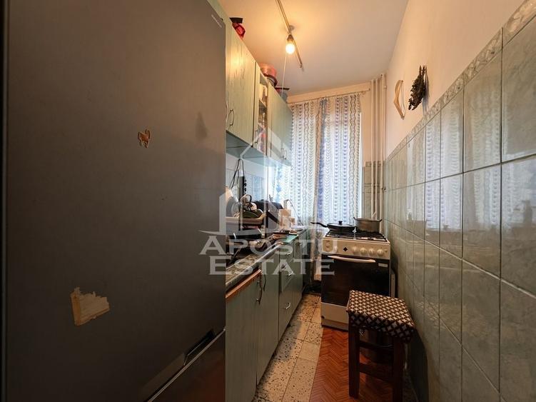 Apartament cu 2 camere nedecomandat, mobilat în Dacia