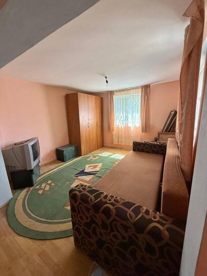 Casă cu 4 camere în Tătărani