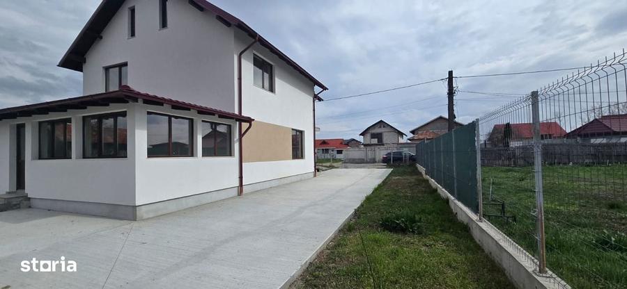 Casă cu 4 camere în Bradu
