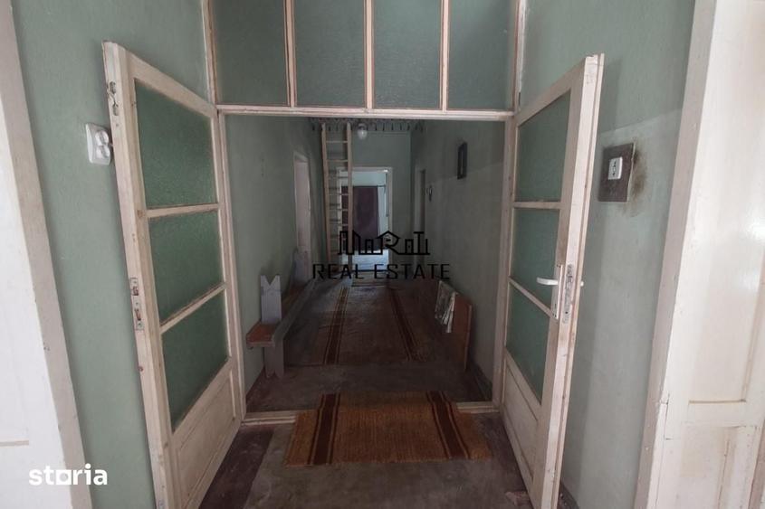 Casă cu 4 camere cu Teren 9563 Mp în Dumbrava