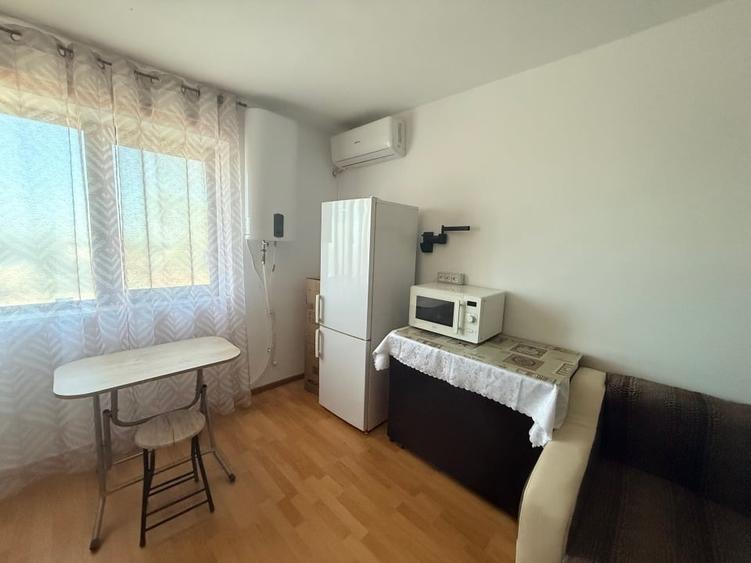 Garsonieră decomandată, mobilată în Far