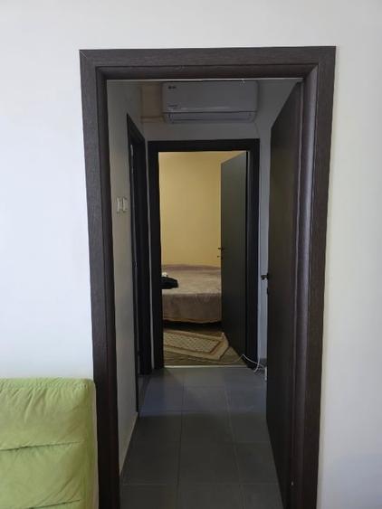 Apartament cu 3 camere semidecomandat, mobilat în Far