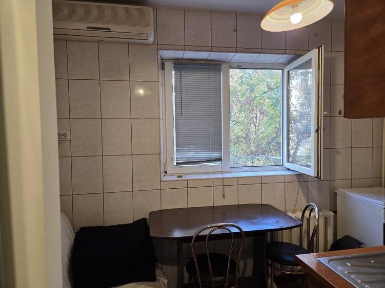 Garsonieră decomandată, mobilată în Gorjului