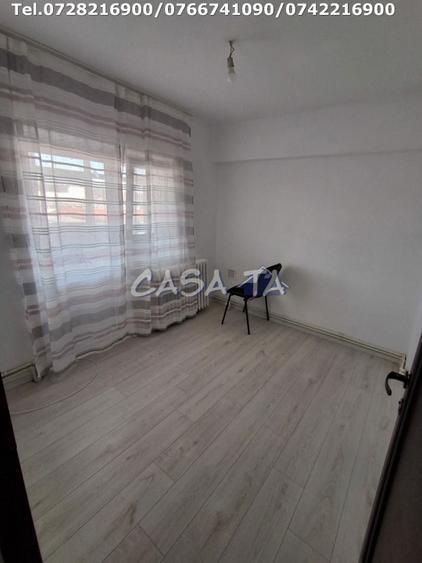 Apartament cu 4 camere decomandat în Central