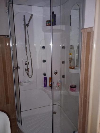 Apartament cu 4 camere semidecomandat în Medicină