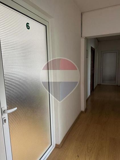 Birou, de 1,100 mp, în Central