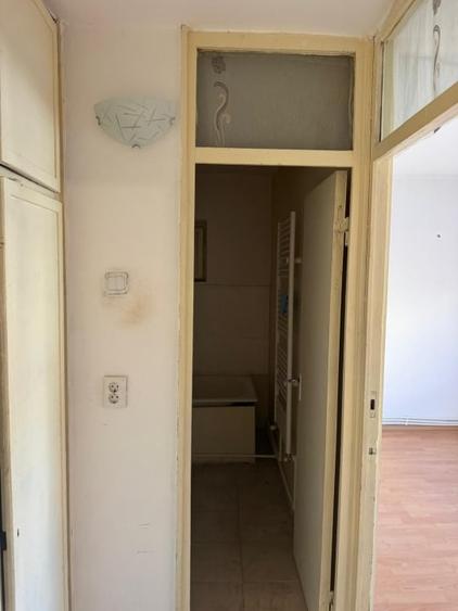 Apartament cu 2 camere semidecomandat în Rovine