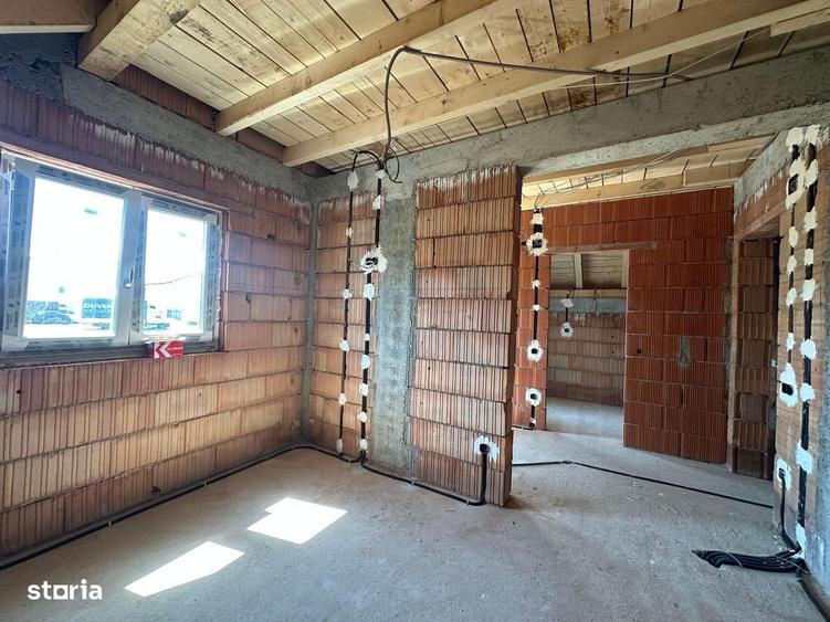 Casă cu 4 camere cu Teren 350 Mp în Central