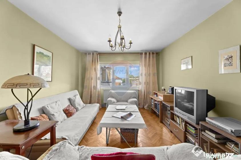 Apartament cu 3 camere decomandat în Podgoria
