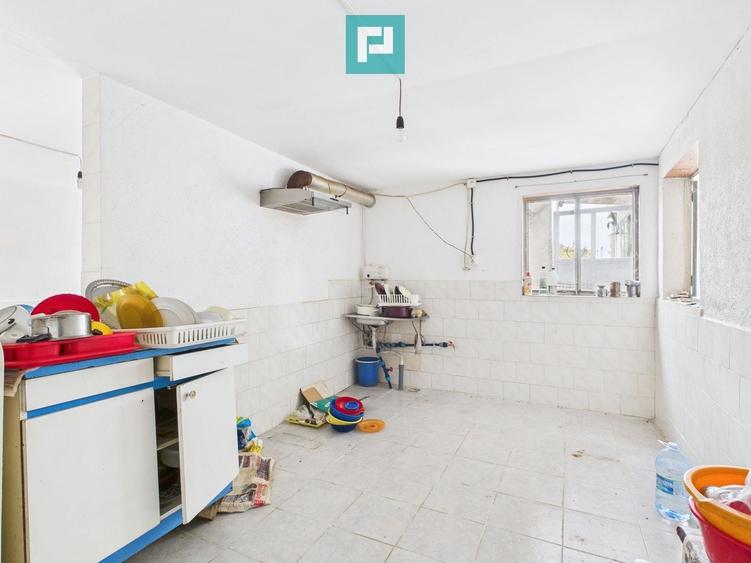 Casă individuală cu 14 camere cu Canalizare în Semlac