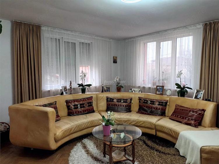 Casă cu 5 camere cu Teren 260 Mp în Mazepa 1