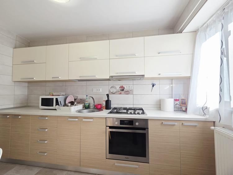 Apartament cu 2 camere decomandat în Micro 17