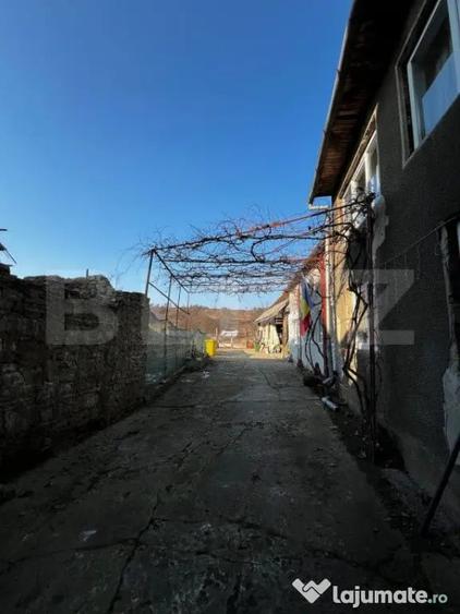 Casă cu 5 camere cu Teren 1350 Mp în Central